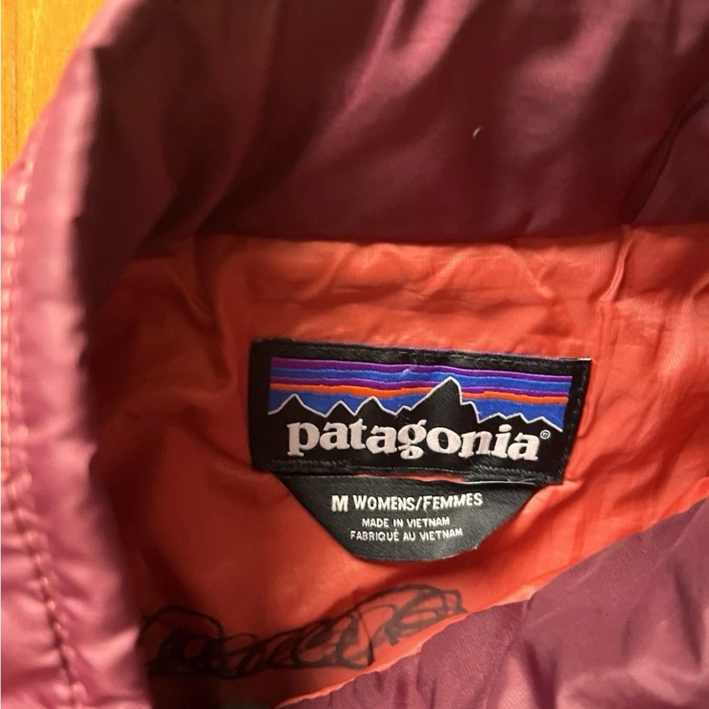 Patagonia Women's Burgundy Puffer Jacket medium - Picture 4 of 8
